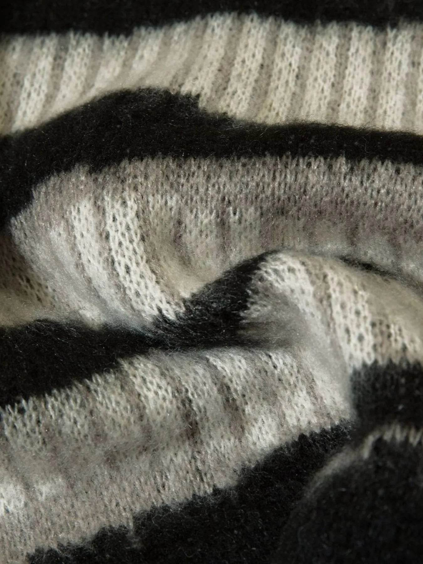 Men's Oversized Contrast Striped Round Neck Sweater - Tredona LLC