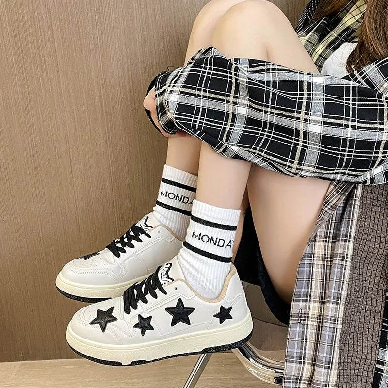 Contrast Star Round Toe Athletic Sneakers - Tredona LLC