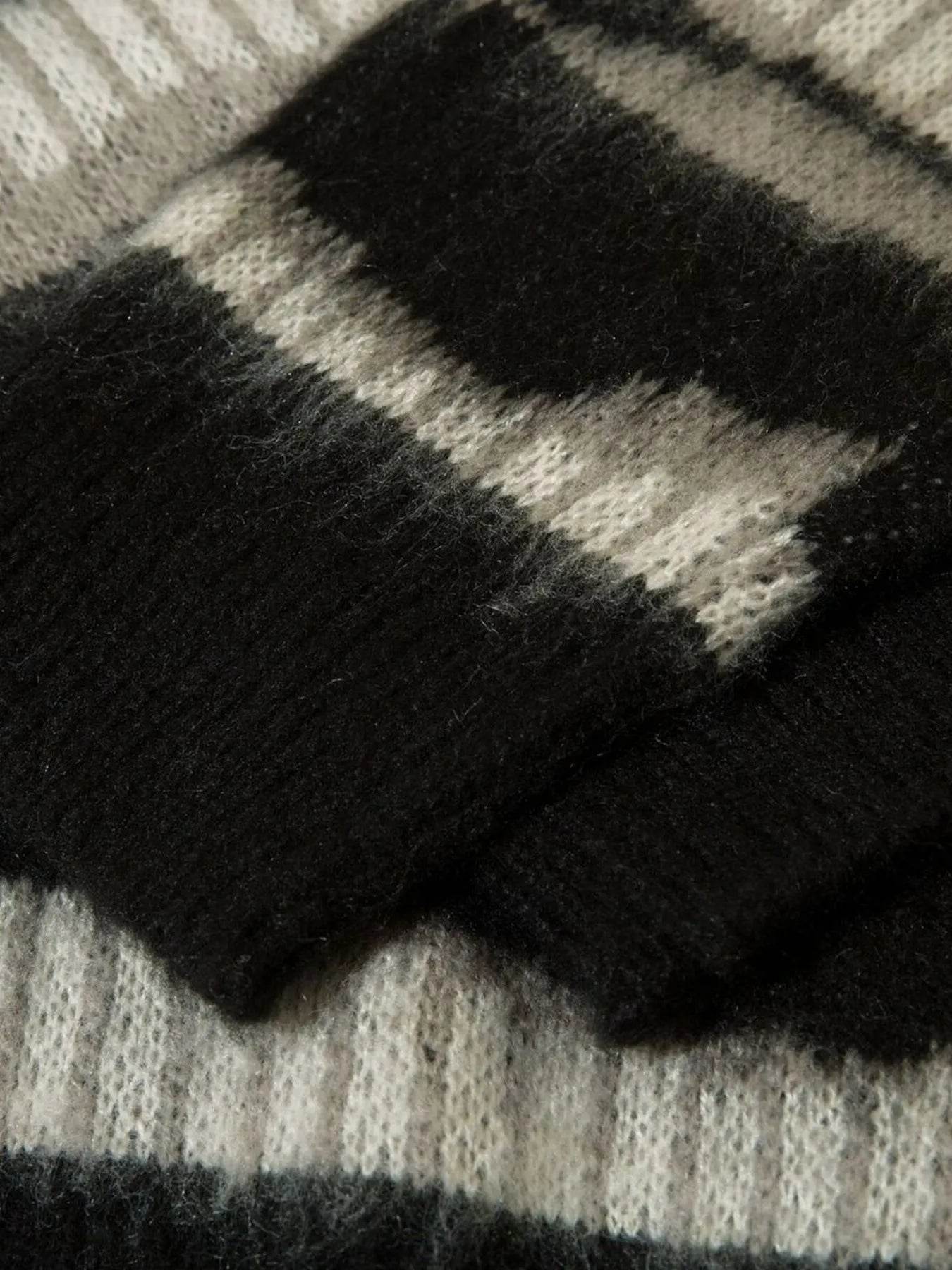 Men's Oversized Contrast Striped Round Neck Sweater - Tredona LLC