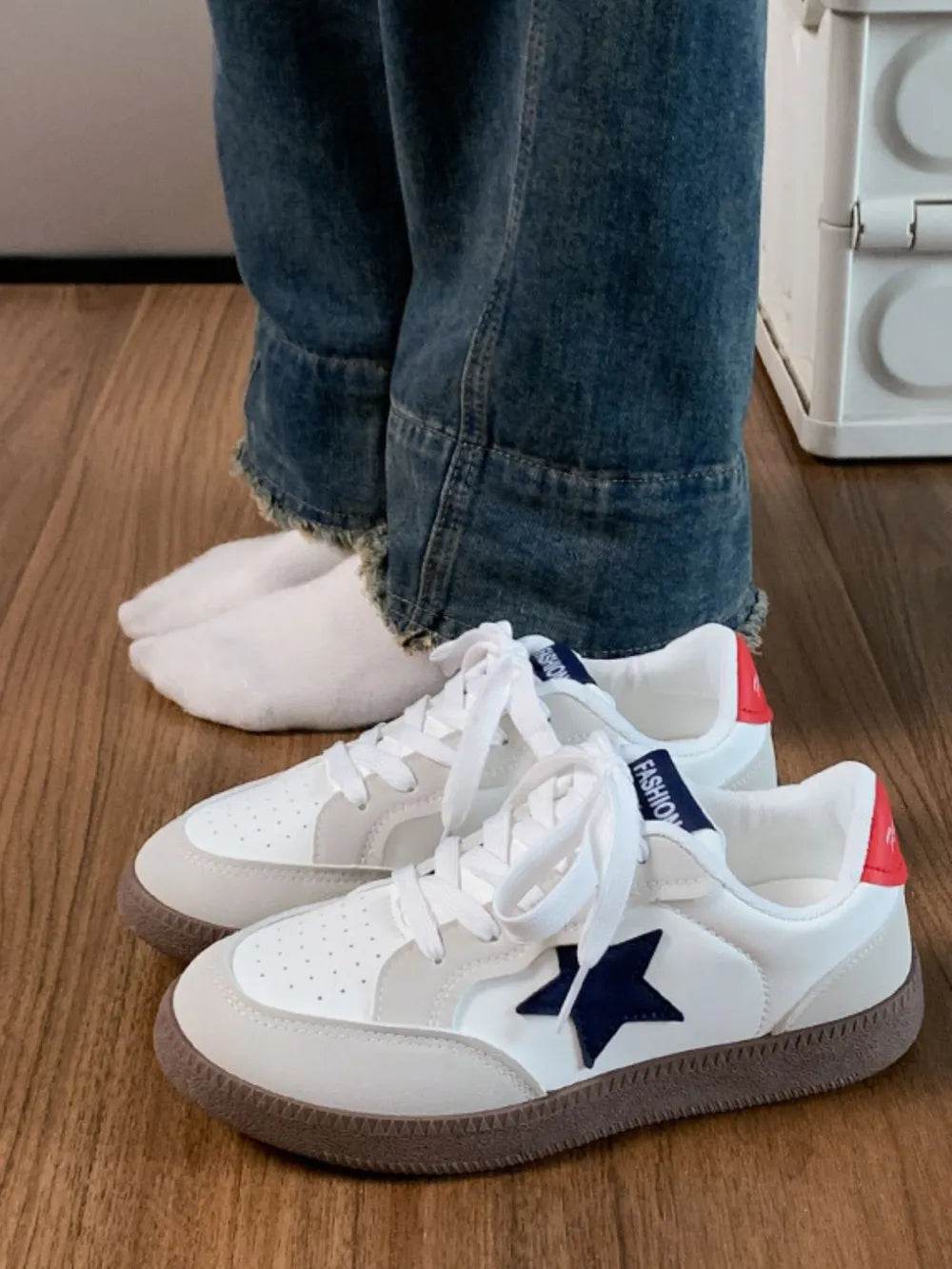 Contrast Star Lace-Up Athletic Sneakers - Tredona LLC