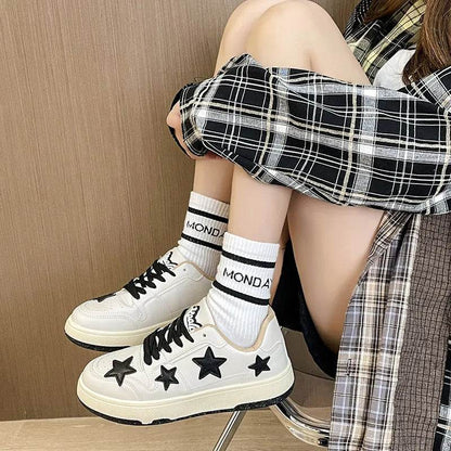Contrast Star Round Toe Athletic Sneakers - Tredona LLC
