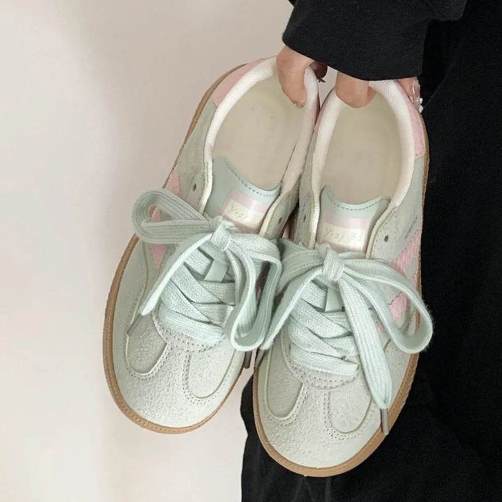 Contrast Round Toe Flat Sneakers - Tredona LLC