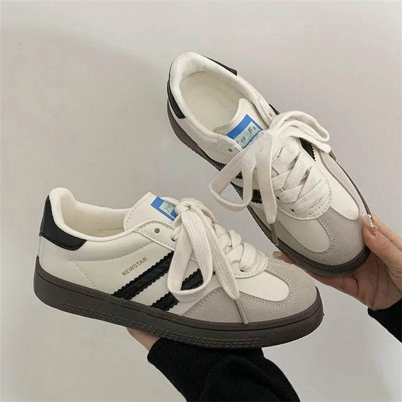 Contrast Round Toe Flat Sneakers - Tredona LLC